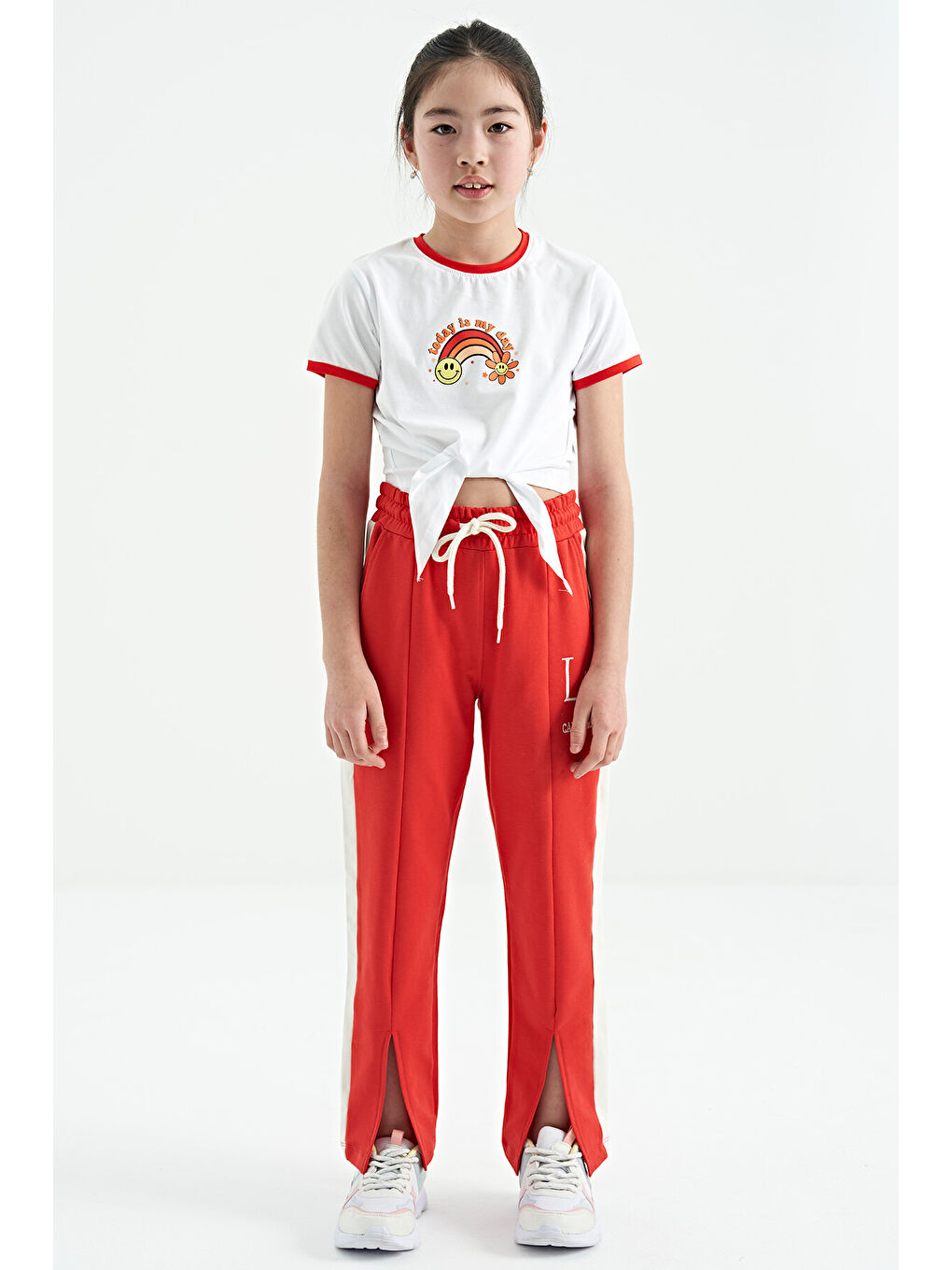 Beyaz Baskı Detaylı O Yaka Çok Renkli Bağlama Detaylı Kız Çocuk Tişört - 75113-1