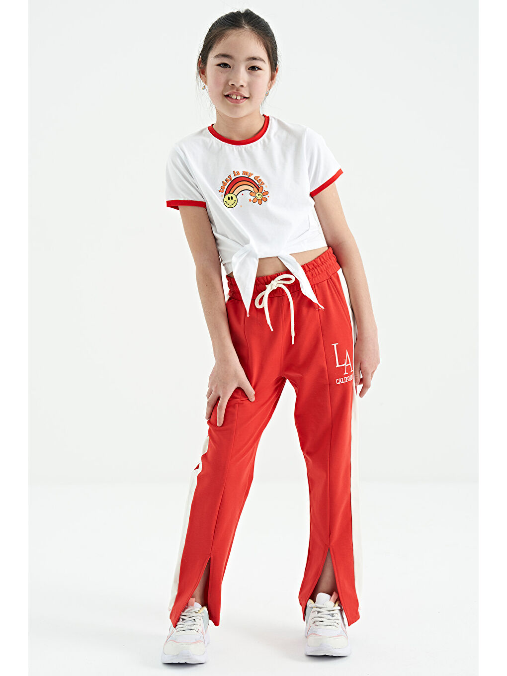 Beyaz Baskı Detaylı O Yaka Çok Renkli Bağlama Detaylı Kız Çocuk Tişört - 75113-3