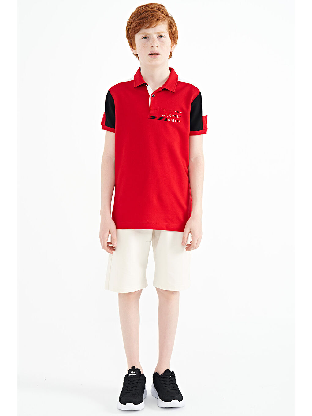 Kırmızı Renk Bloklu Omuz Garni Detaylı Standart Kalıp Erkek Çocuk Tişört - 11155-1