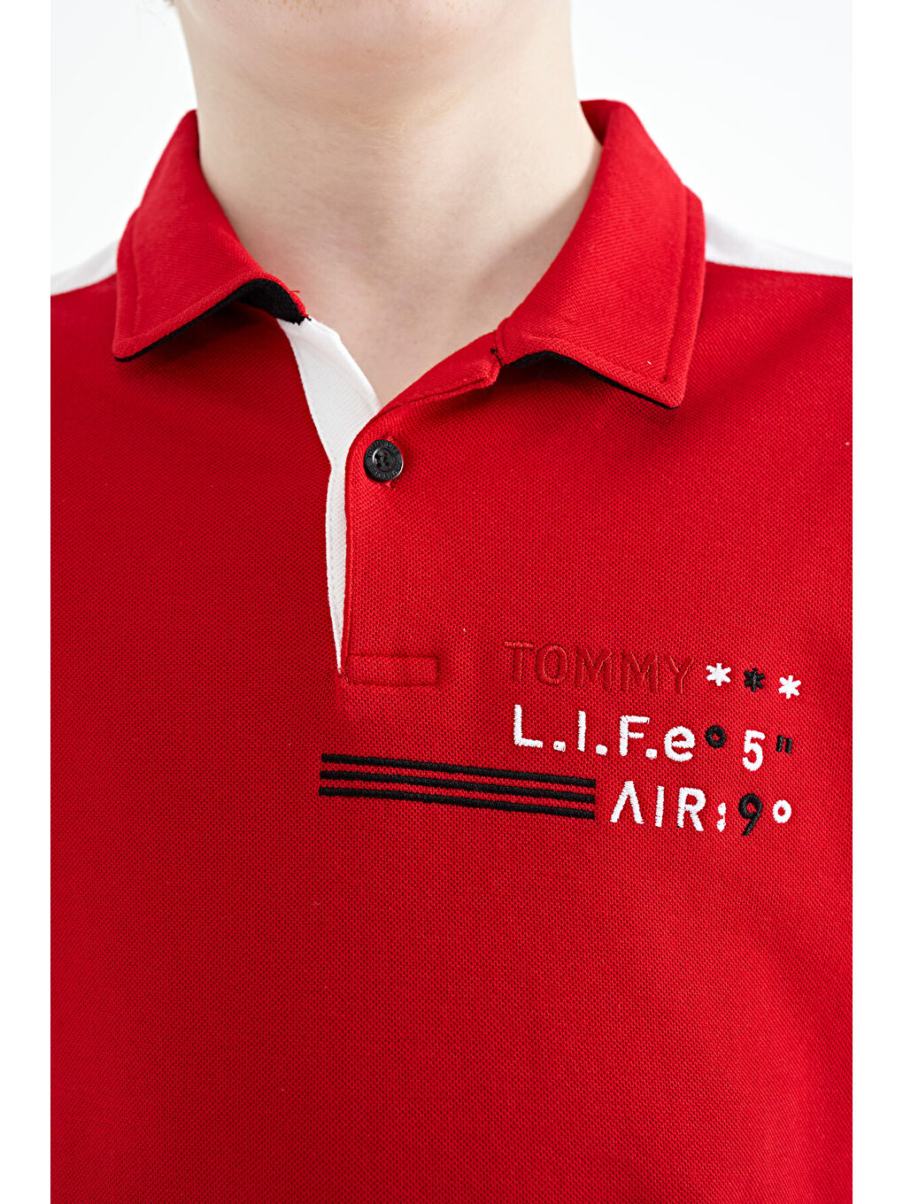 Kırmızı Renk Bloklu Omuz Garni Detaylı Standart Kalıp Erkek Çocuk Tişört - 11155-2