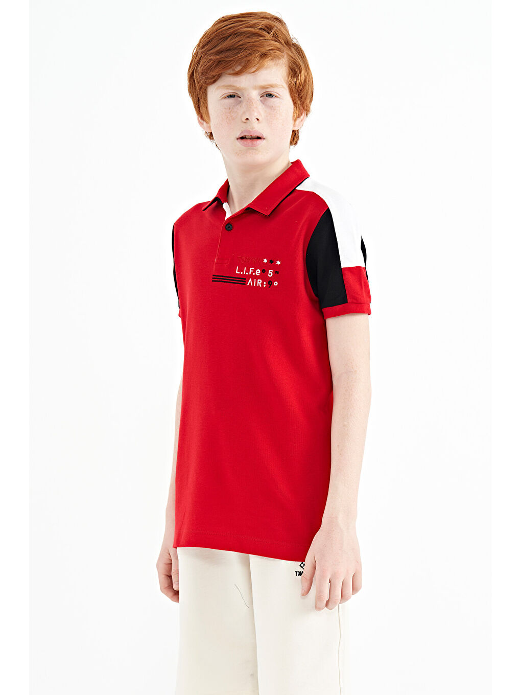 Kırmızı Renk Bloklu Omuz Garni Detaylı Standart Kalıp Erkek Çocuk Tişört - 11155-3