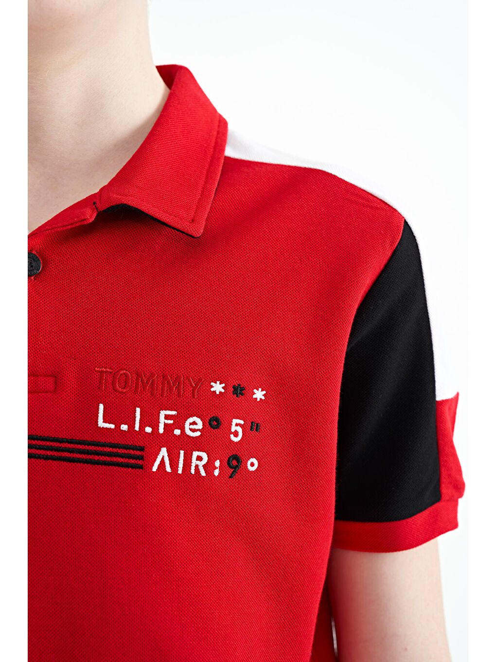 Kırmızı Renk Bloklu Omuz Garni Detaylı Standart Kalıp Erkek Çocuk Tişört - 11155-4