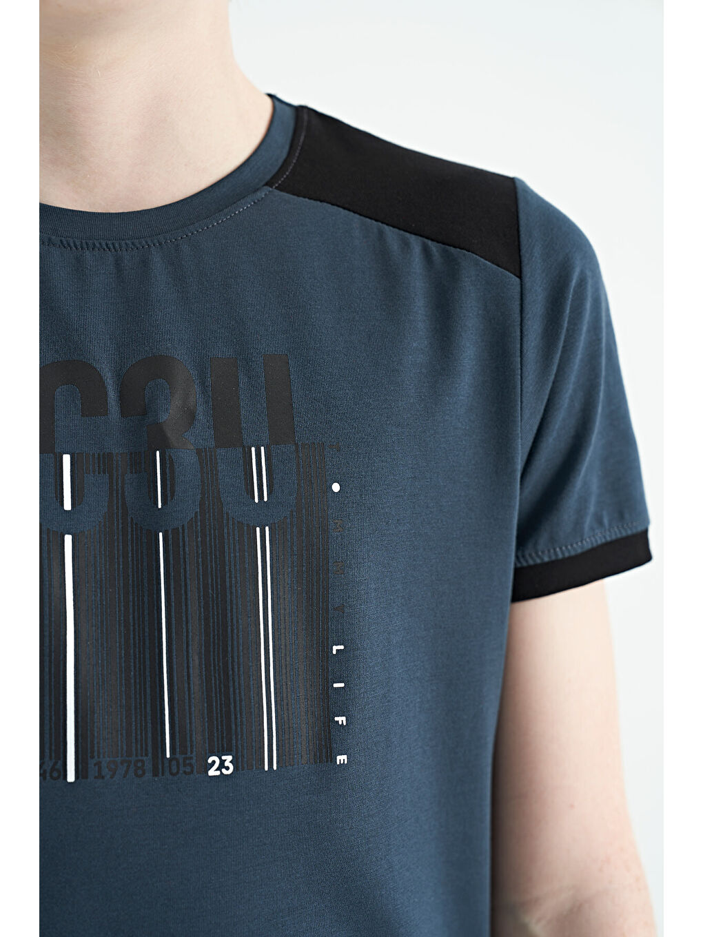 Orman Yeşili Baskı Detaylı O Yaka Standart Kalıp Erkek Çocuk Tişört - 11157-2