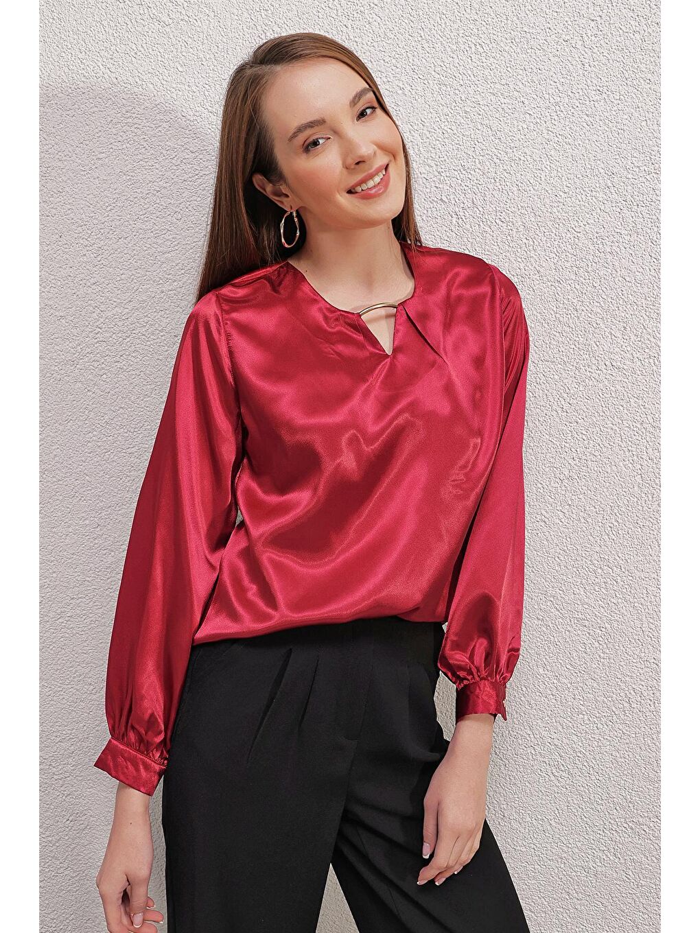 0448 Dökümlü Saten Bluz - Bordo