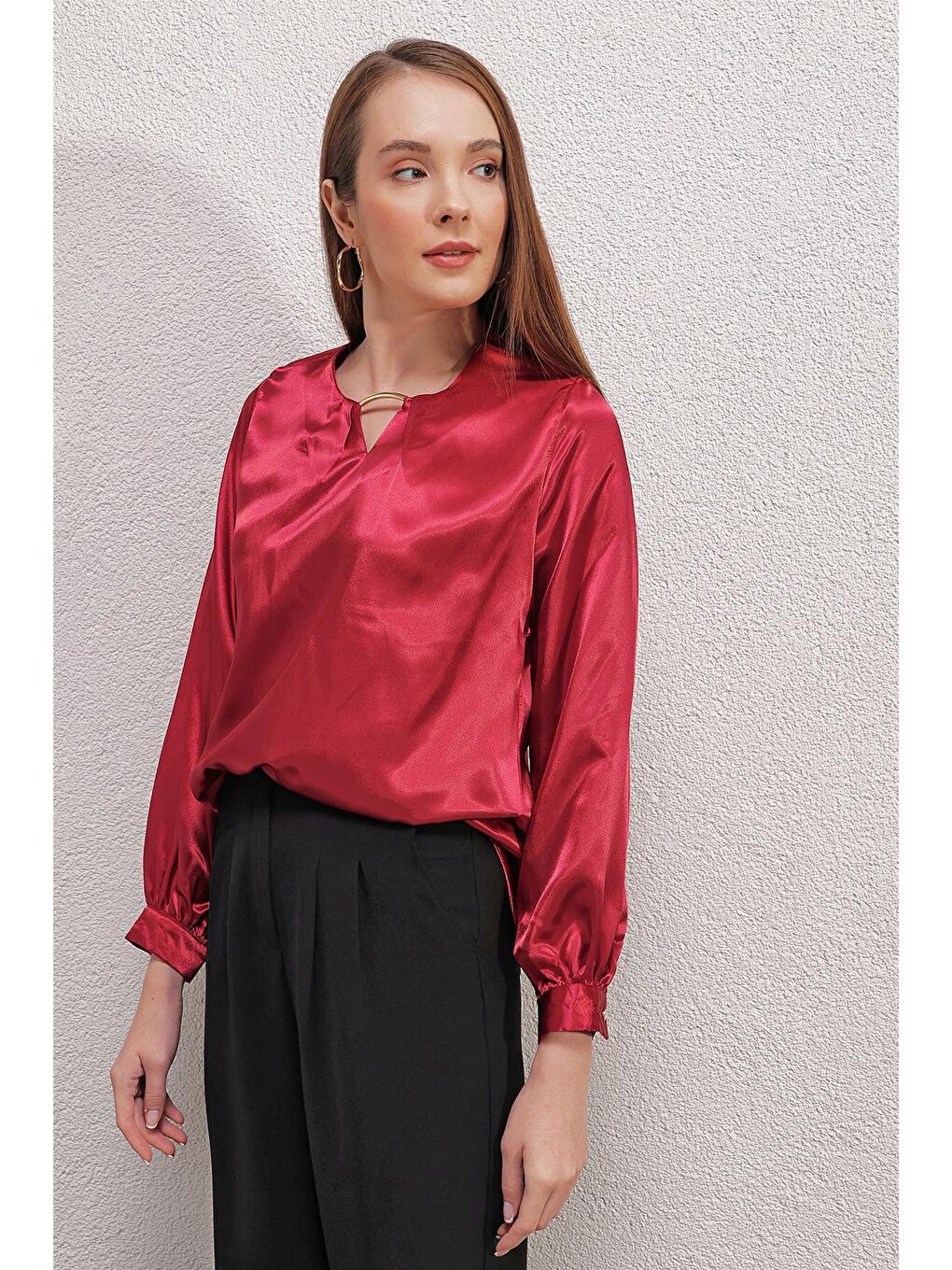 0448 Dökümlü Saten Bluz - Bordo-3