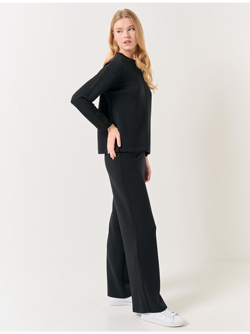 Siyah Yüksek Bel Bol Paça Örme Jogger Pantolon-2