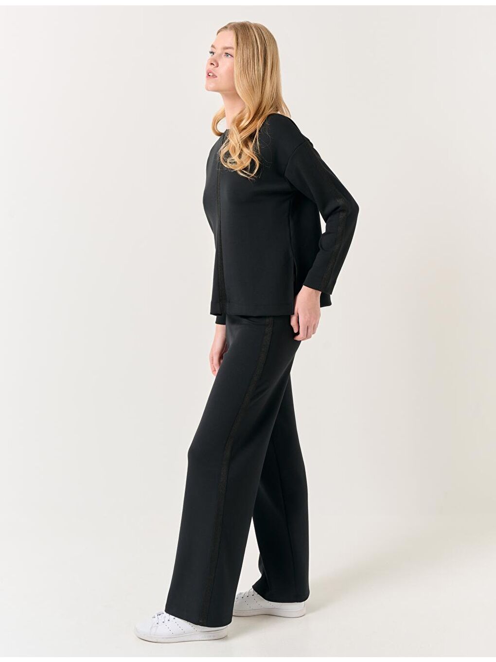 Siyah Yüksek Bel Bol Paça Örme Jogger Pantolon-3