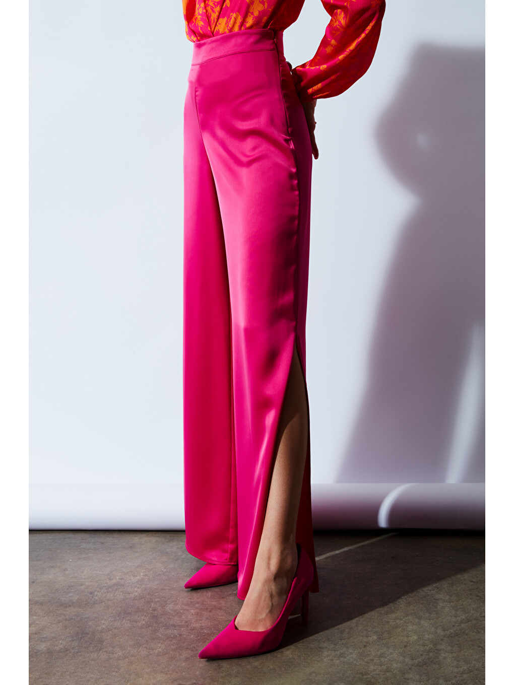 Yırtmaç Detaylı Saten Pantolon - Fuşya-5