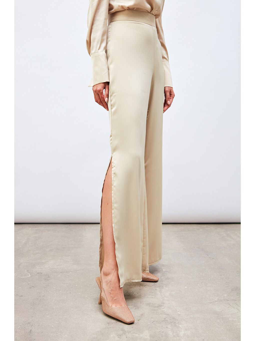 Yırtmaç Detaylı Saten Pantolon - Bej-5