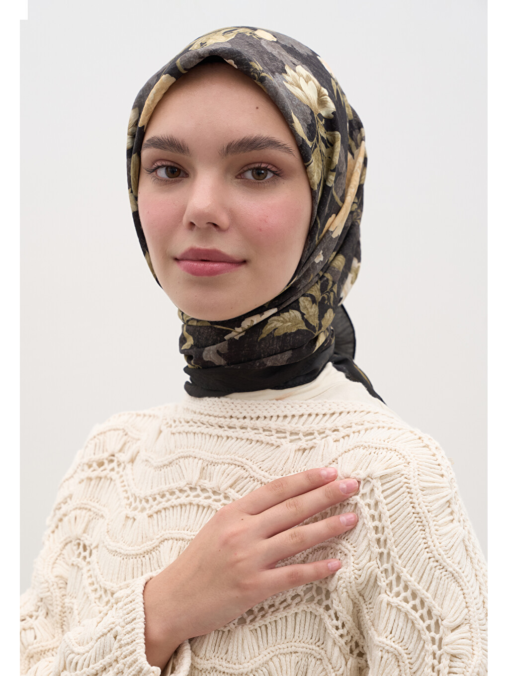Reverıe Desen Pamuklu Viskon Eşarp Siyah-5