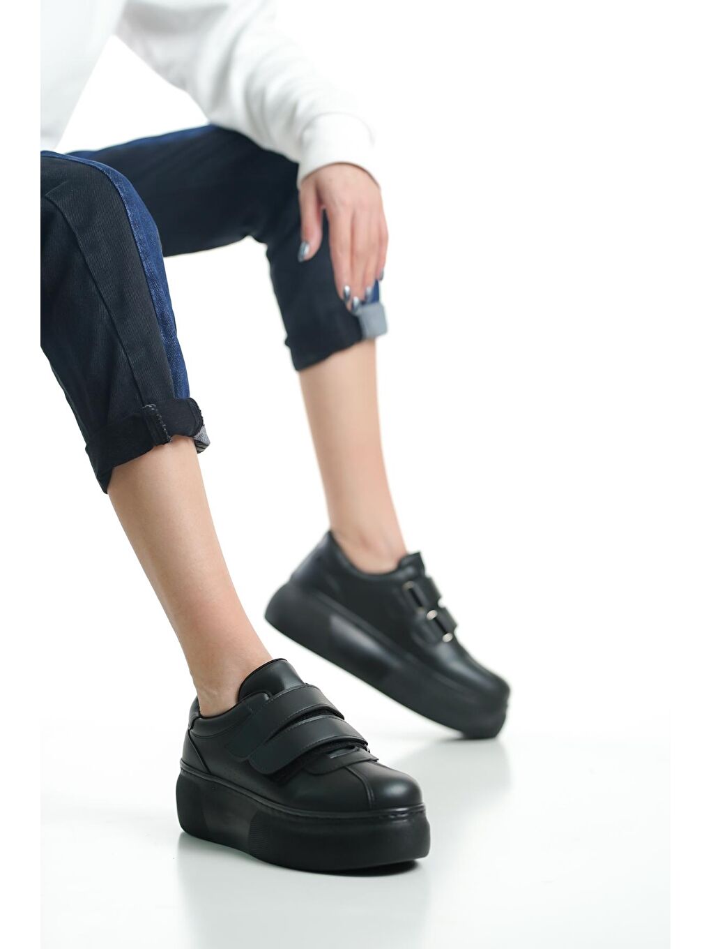 Siyah Cırtlı Yüksek Taban Kadın Spor Ayakkabı K-20