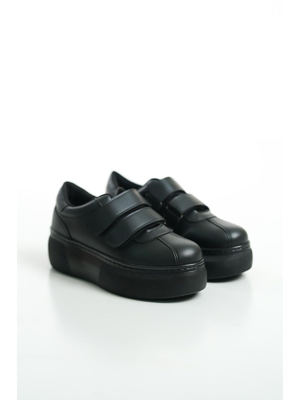 Siyah Cırtlı Yüksek Taban Kadın Spor Ayakkabı K-20-3