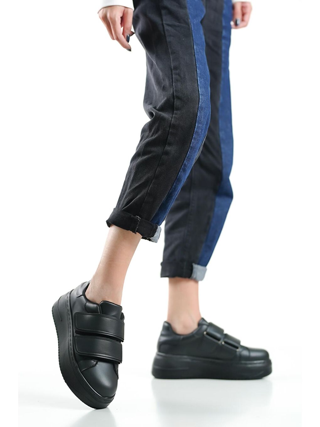 Siyah Cırtlı Yüksek Taban Kadın Spor Ayakkabı K-19-1