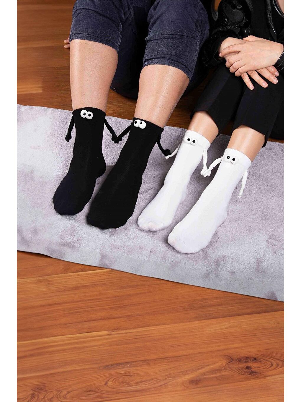 Mıknatıslı Elele Tutuşan 2 Çift Siyah Beyaz Çorap 2'LI-3
