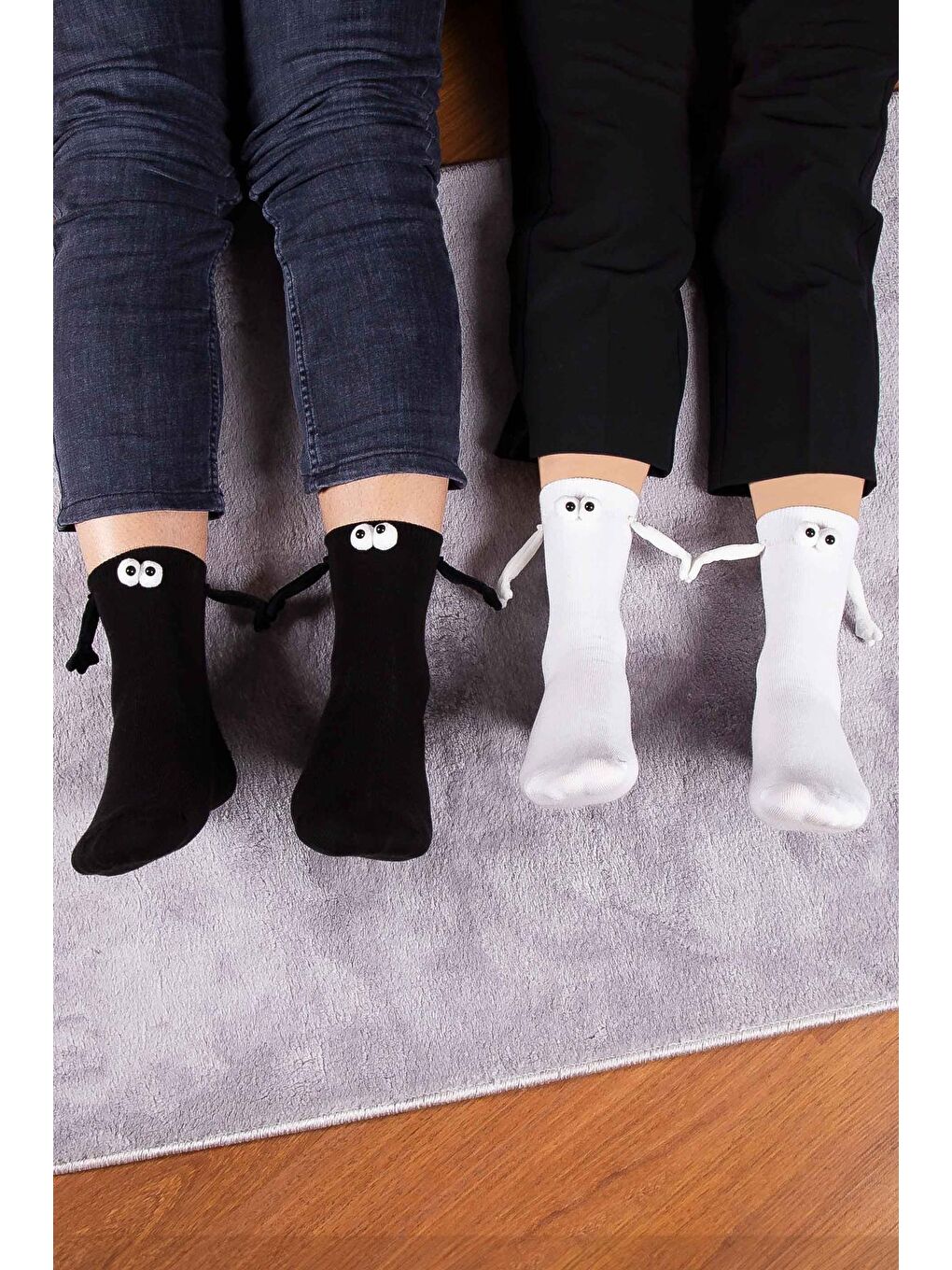 Mıknatıslı Elele Tutuşan 2 Çift Siyah Beyaz Çorap 2'LI-4