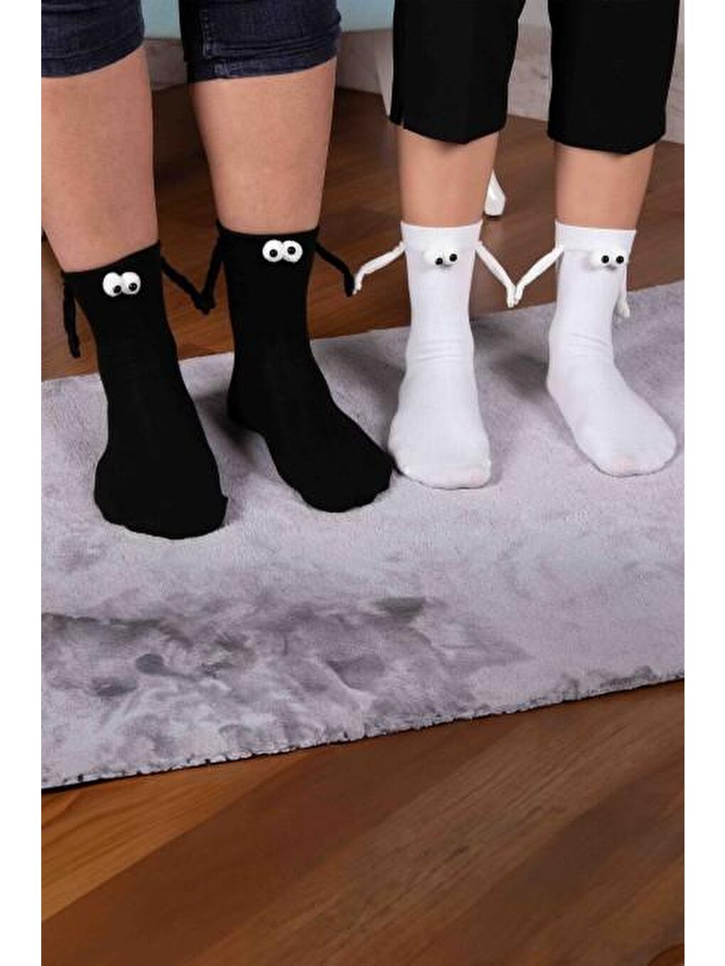Mıknatıslı Elele Tutuşan 2 Çift Siyah Beyaz Çorap 2'LI-1