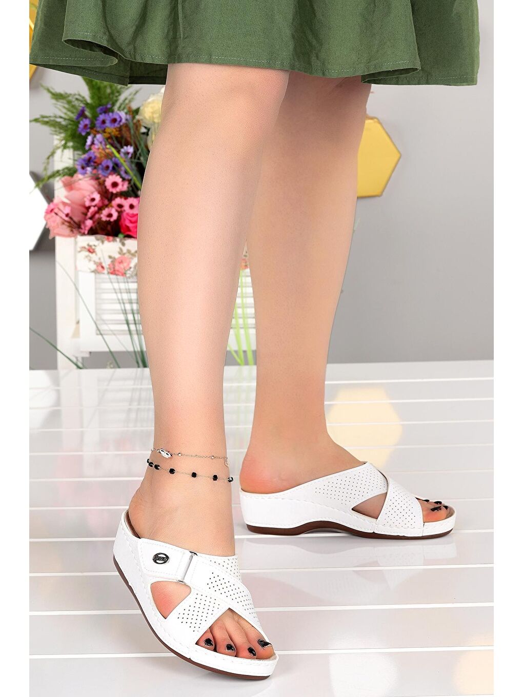 Beyaz Günlük Cırtlı 4 Cm Topuklu Jel Kadın Terlik Ary 09-376RR