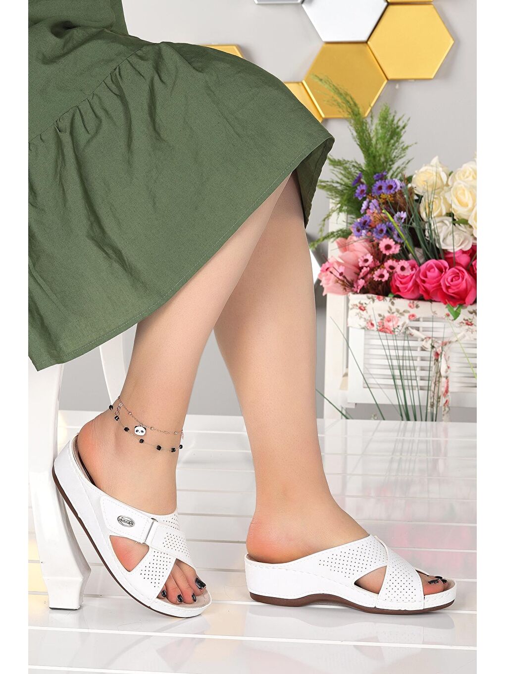 Beyaz Günlük Cırtlı 4 Cm Topuklu Jel Kadın Terlik Ary 09-376RR-2