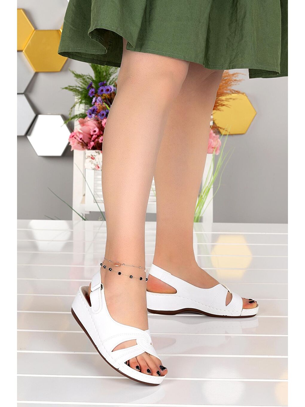 Beyaz Günlük 5 Cm Topuklu Jel Kadın Sandalet Ary 09-192
