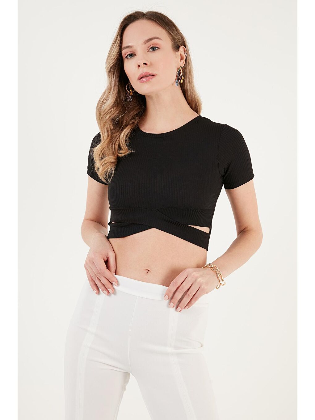 Lela Siyah Fitilli Bel Detaylı Kısa Kollu Dar Kesim Crop Bluz 5864211 - 4