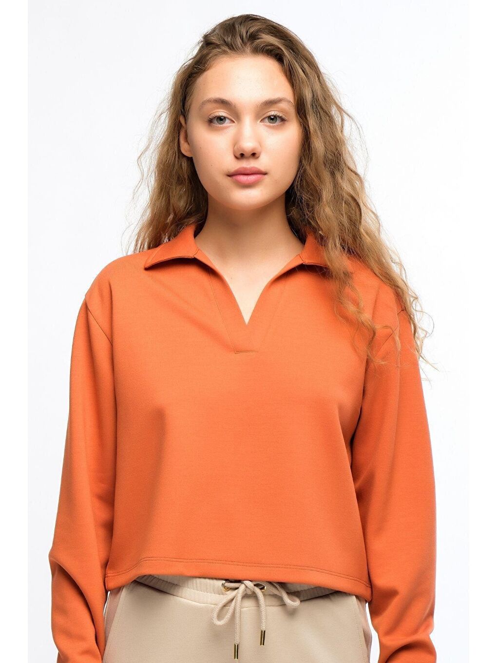 Chandraswear Turuncu Kadın Yaka Detaylı Crop Kesim Sweatshirt - More