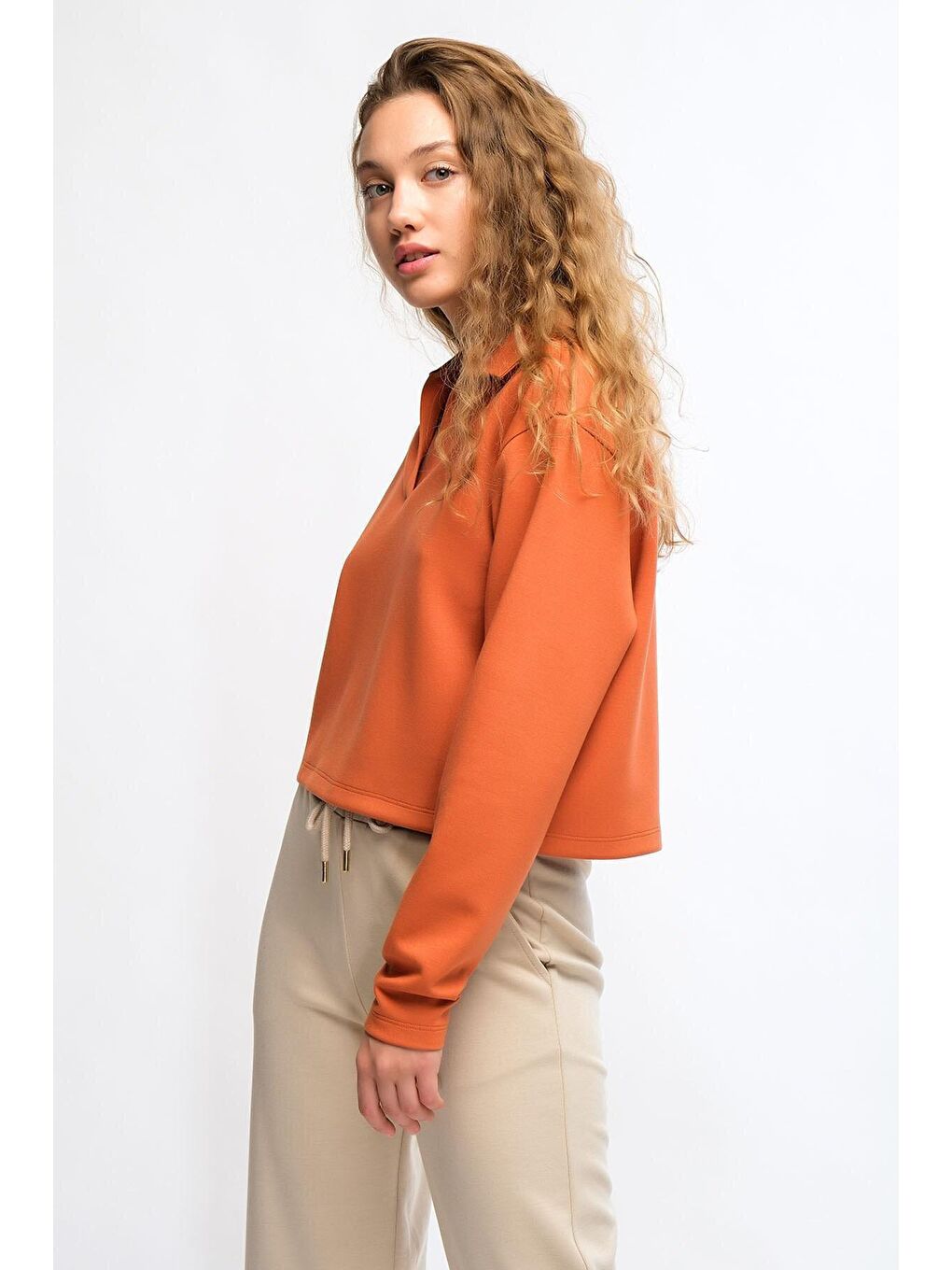 Chandraswear Turuncu Kadın Yaka Detaylı Crop Kesim Sweatshirt - More - 4