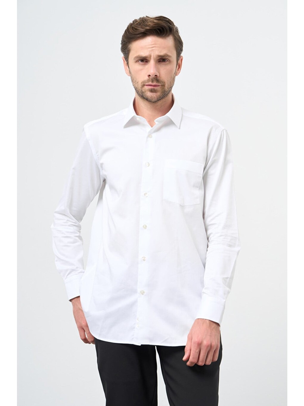 Beyaz Sert Yaka Uzun Kol Cepli Comfort Fit %100 Pamuk Gömlek 1004260323-3