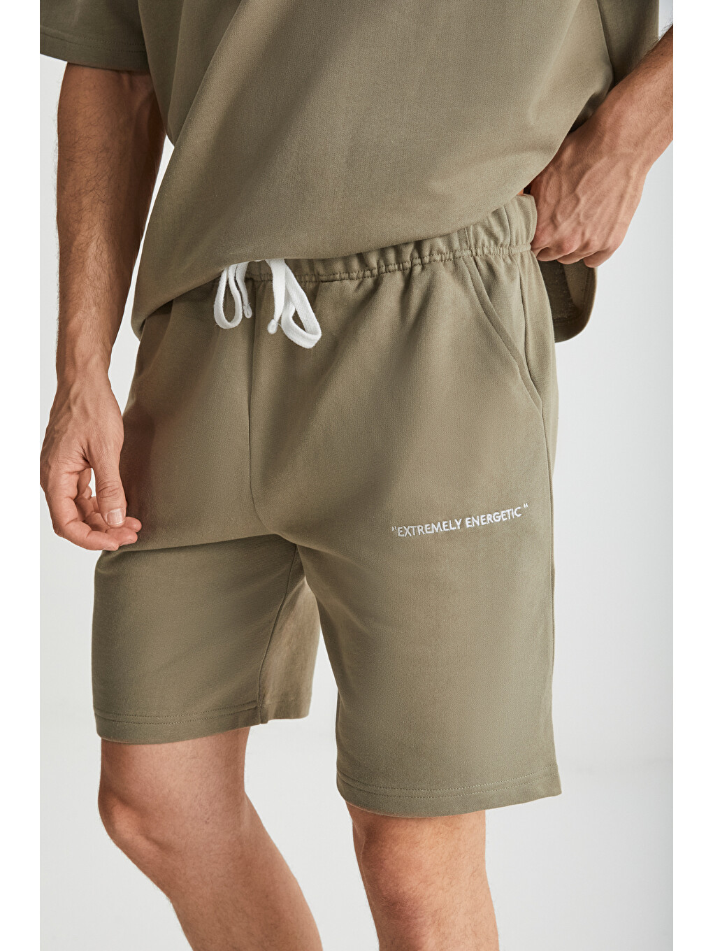 Erkek 2'li Set Comfort Fit Rahat Kalıp Yazı Nakışlı Şardonsuz Haki Eşofman Takımı-3