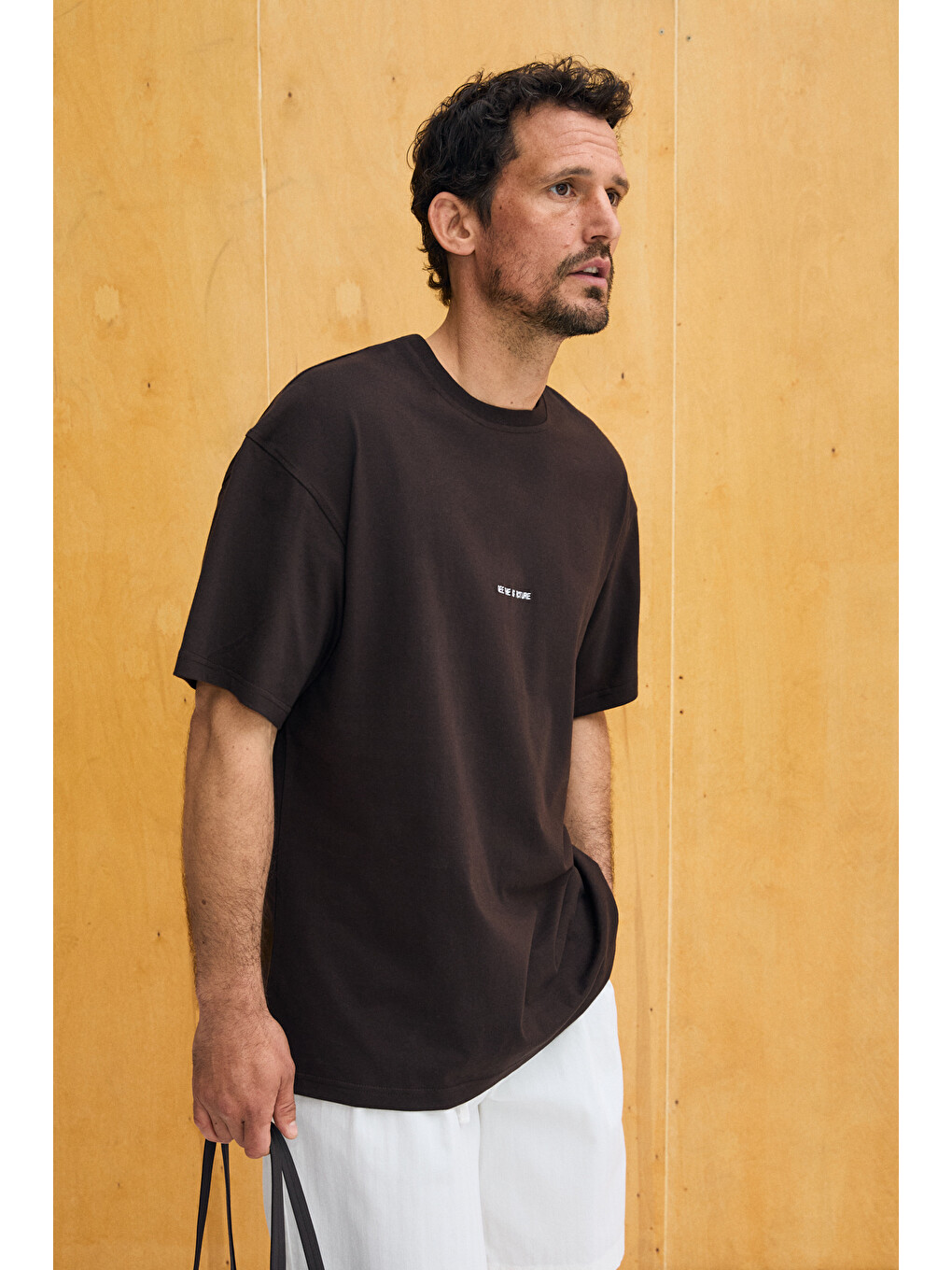 Rıver Erkek Oversize Fit Bol Kesim Nakış İşlemeli Basic Örme Kahverengi Tişört-2