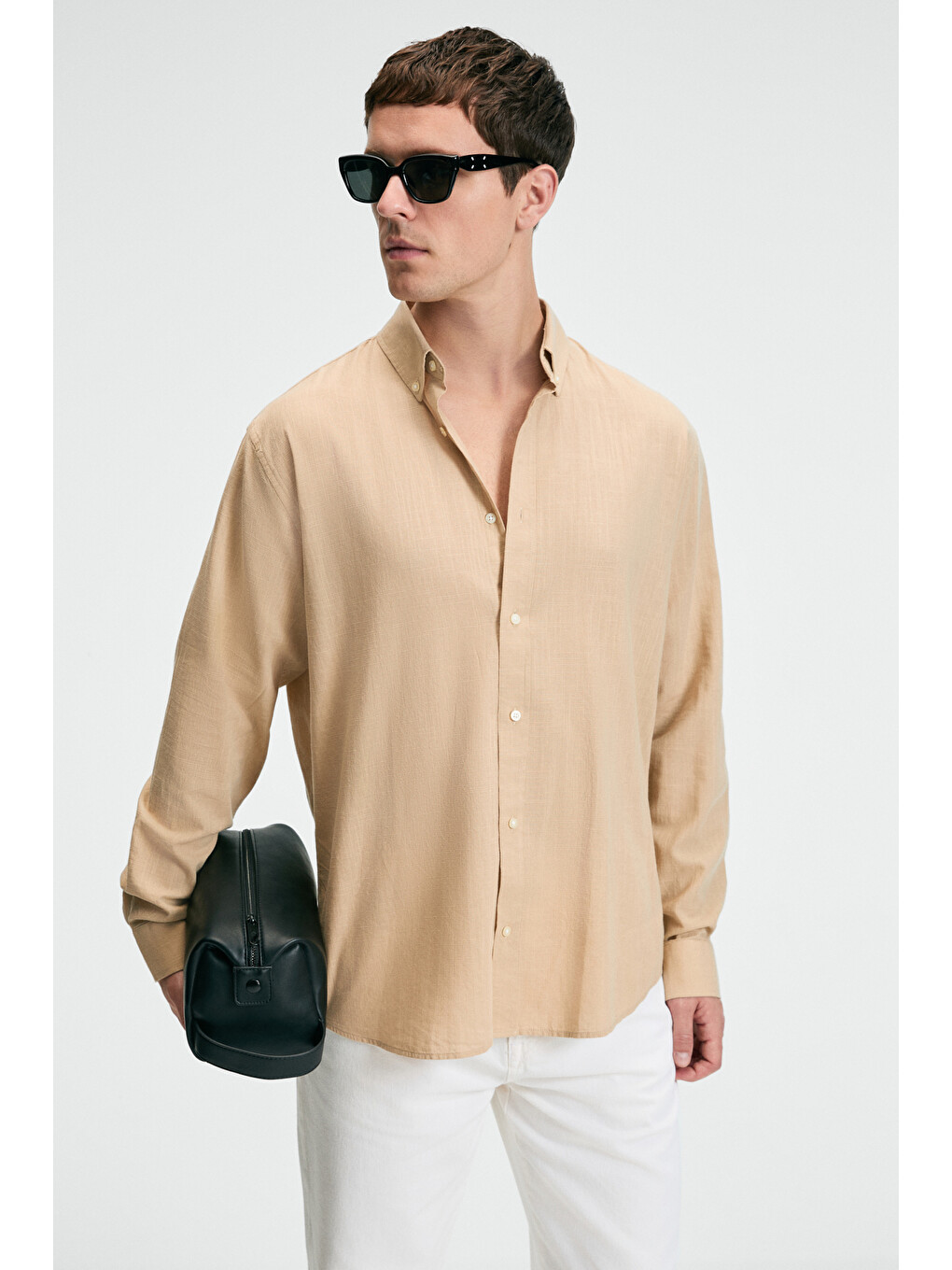 Erkek %100 Pamuk Slim Fit Dar Kesim Düğmeli Yaka Keten Görünümlü Flamlı Bej Gömlek-2