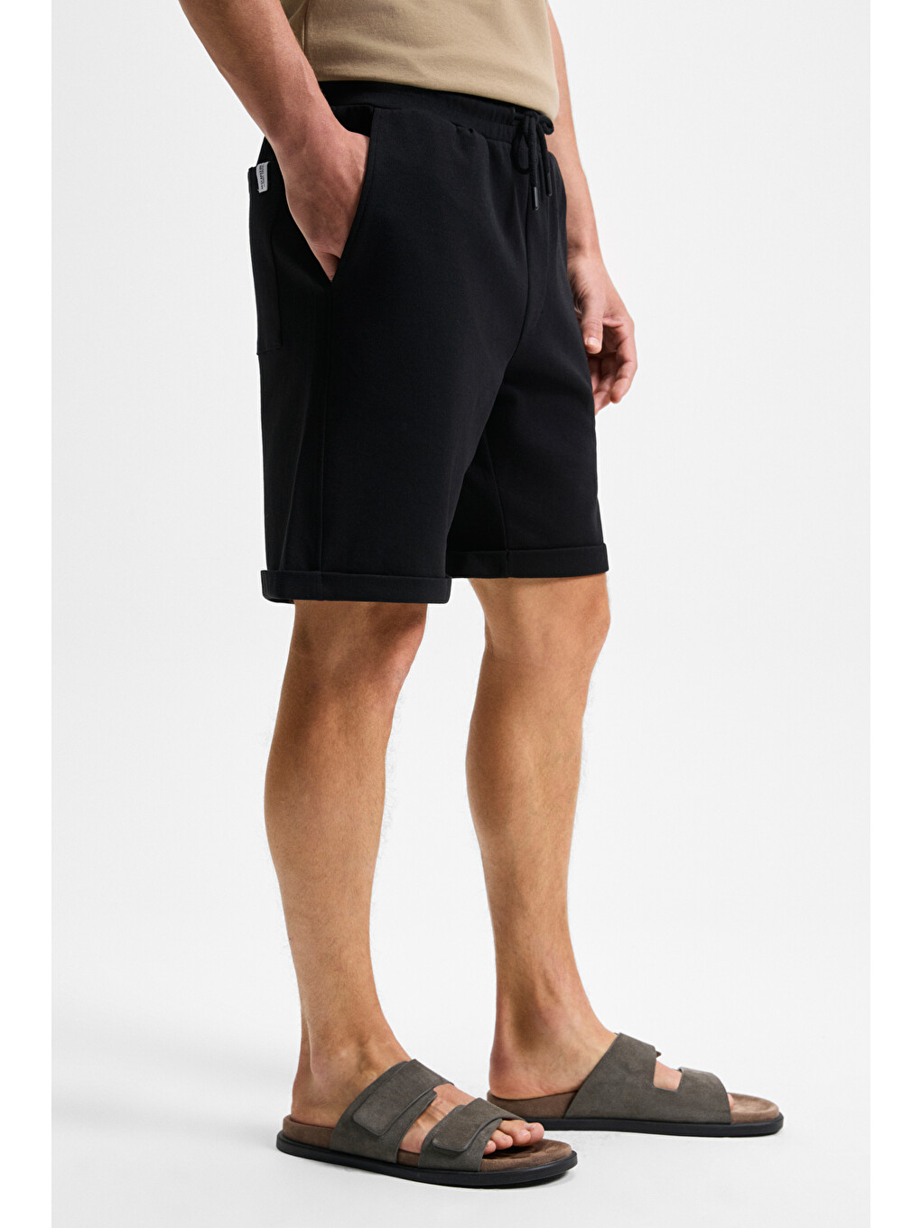 Erkek Beli Lastikli Arka Tek Cepli Relaxed Fit Siyah Şort-2