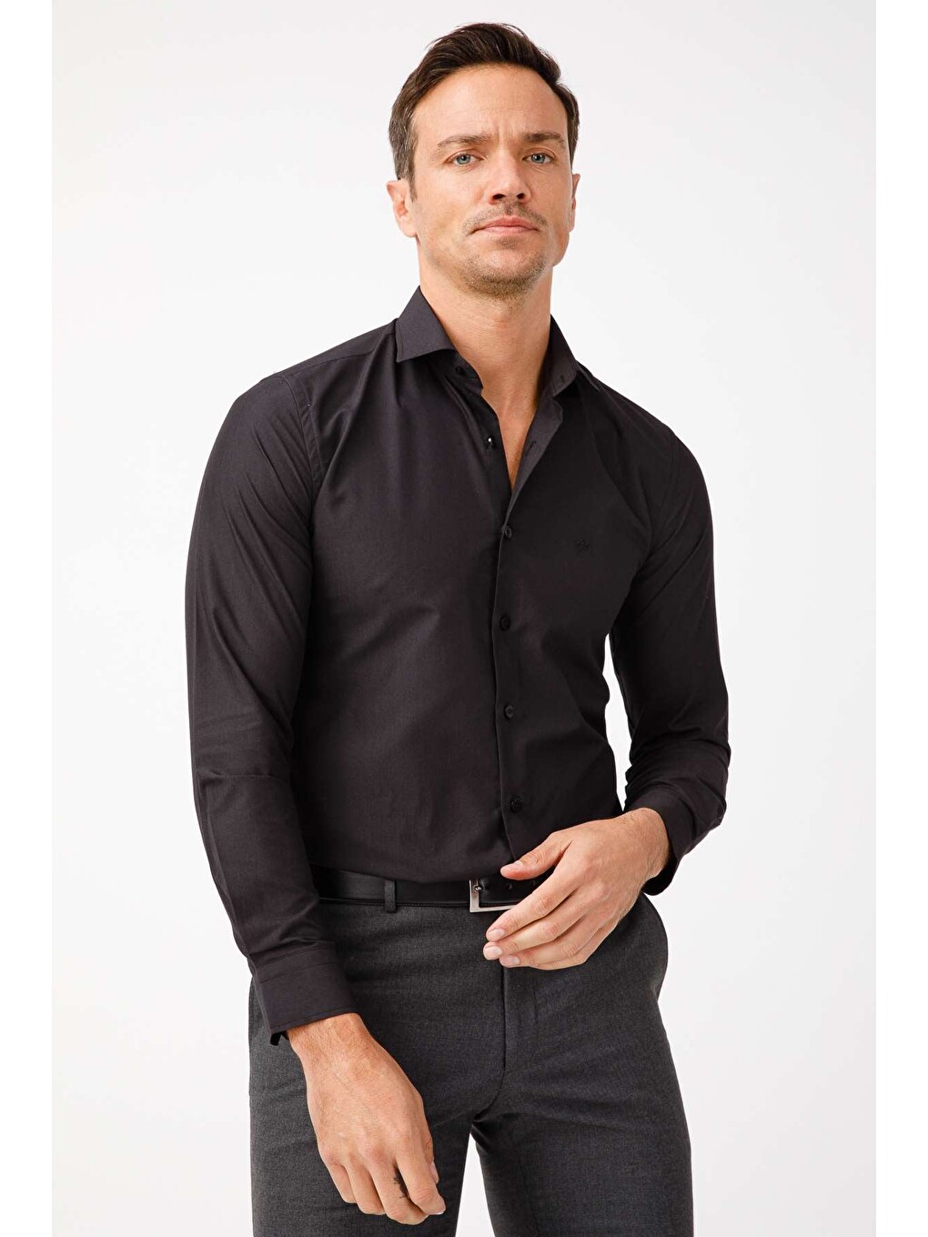 Siyah Slim Fit Dar Kalıp Klasik Yaka Düz Uzun Kollu Cepsiz Kolay Ütülenir Gömlek