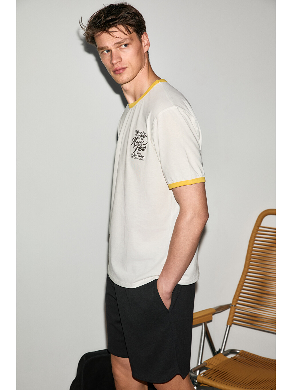 Golondro Erkek %100 Organik Pamuklu Kontrast Biyeli Baskı Detaylı Regular Fit Ekru T-shirt-1