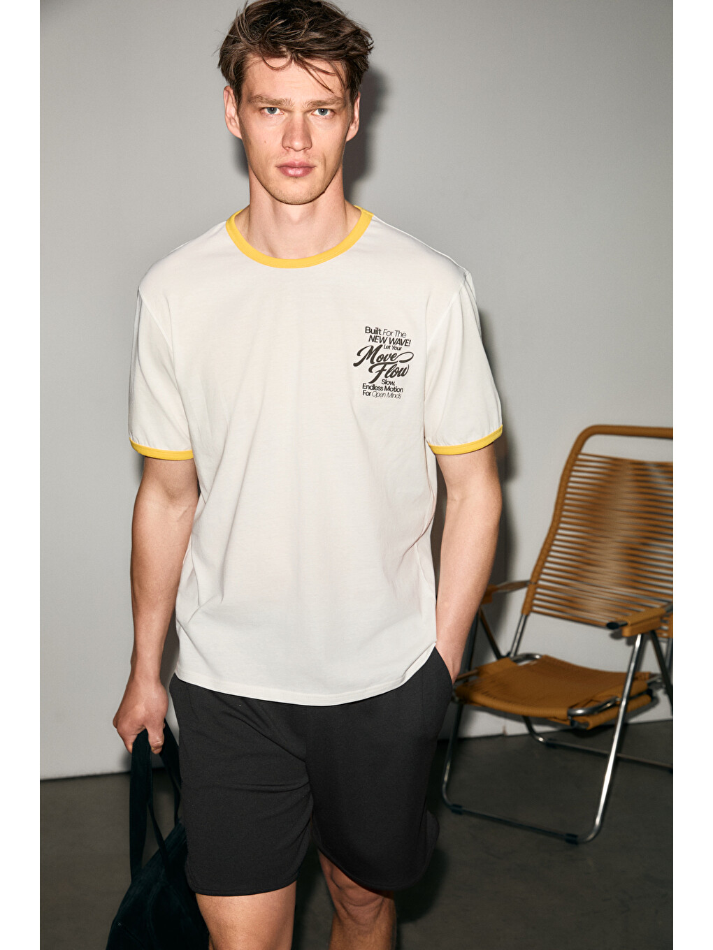 Golondro Erkek %100 Organik Pamuklu Kontrast Biyeli Baskı Detaylı Regular Fit Ekru T-shirt-2