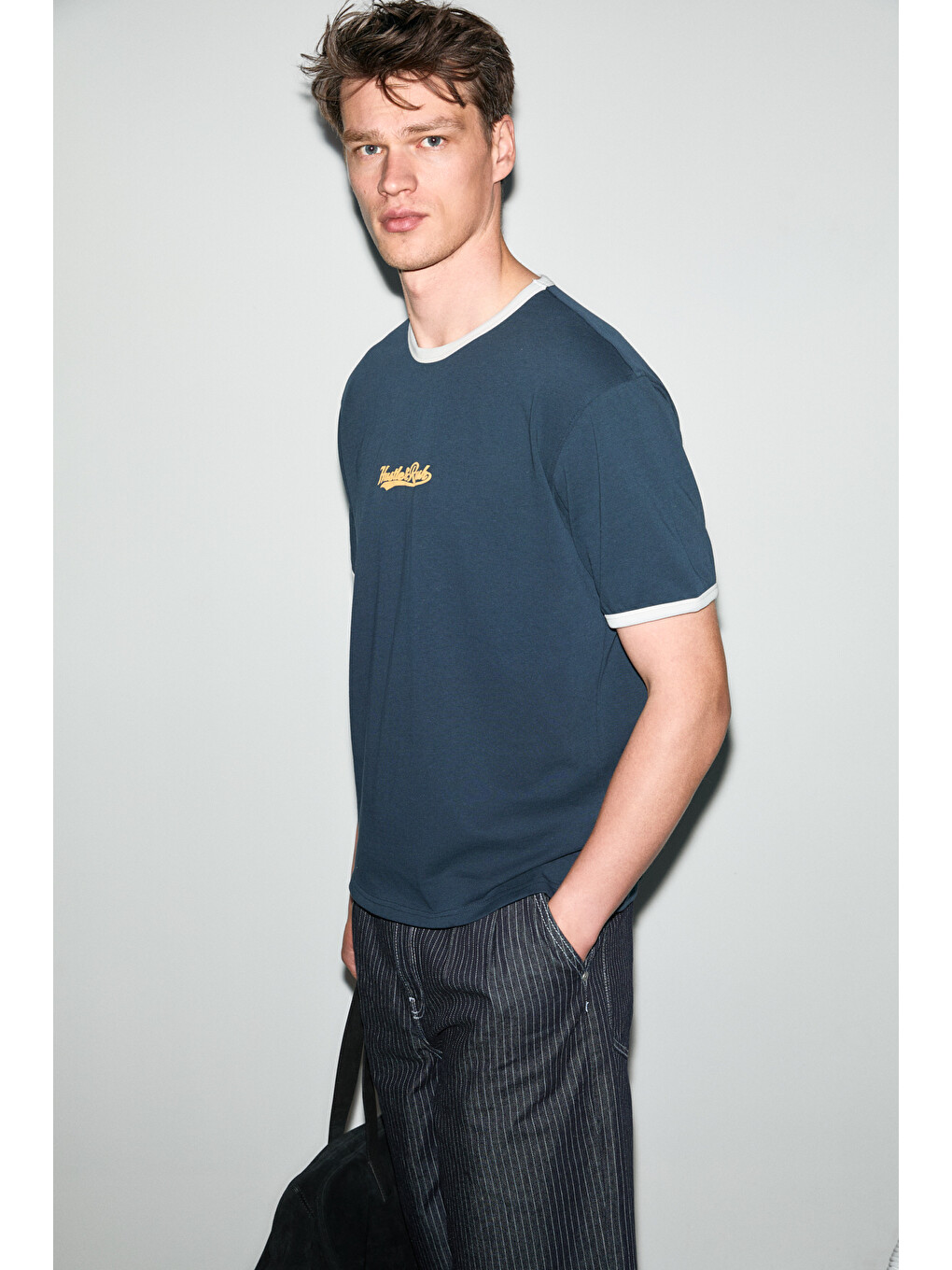 Golondro Erkek %100 Organik Pamuklu Kontrast Biyeli Baskı Detaylı Regular Fit Lacivert T-shirt-1