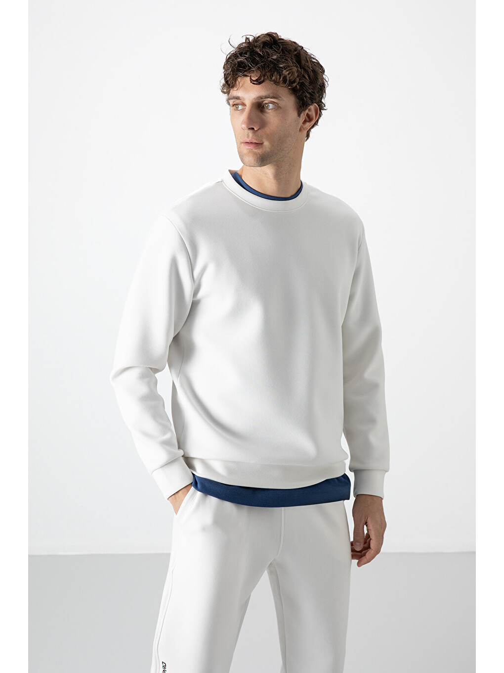 Ekru Basic Bisiklet Yaka Rahat Form Erkek Sweatshirt - 88053-1