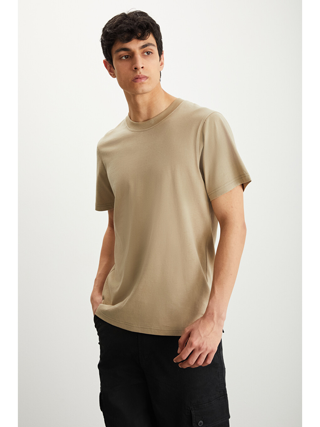 Bej Erkek Slim Fit Dar Kesim %100 Organik Pamuklu Yana Kayan Dikişli Basic Örme Vizon Tişört-1