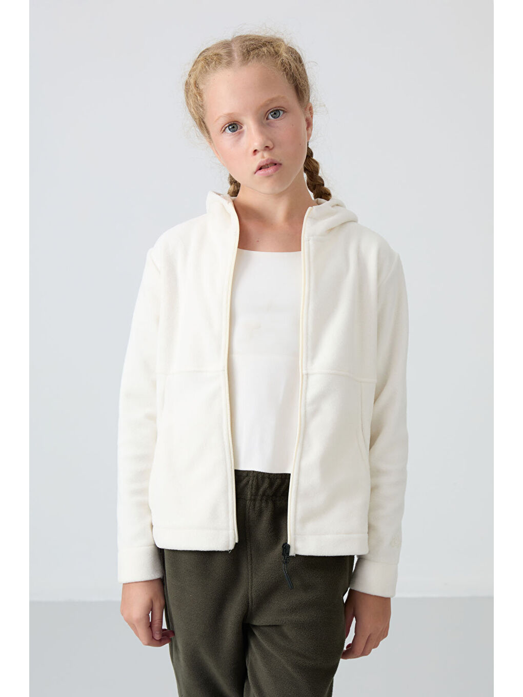 Ekru Kalın Yumuşak Dokulu Standart Fit Nakışlı Polar Kız Çocuk Sweatshirt - 75152-1