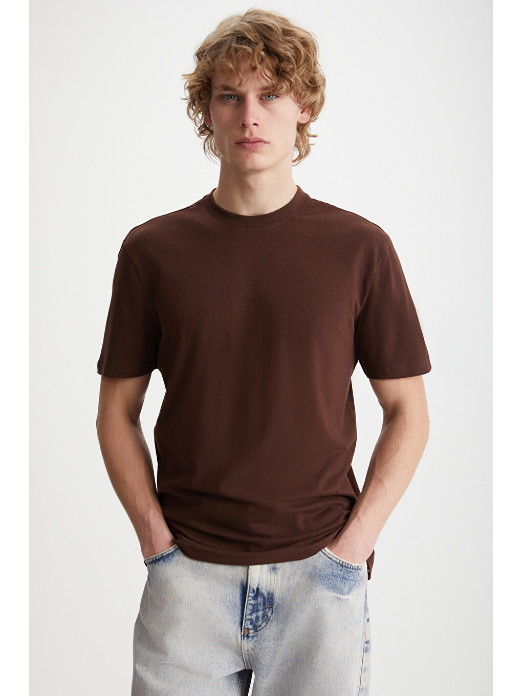 Kahverengi Erkek Slim Fit Dar Kesim %100 Organik Pamuklu Yana Kayan Dikişli Basic Örme Acı Kahve T-shir-2