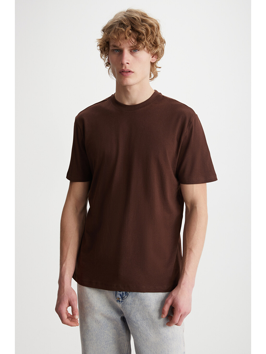 Kahverengi Erkek Slim Fit Dar Kesim %100 Organik Pamuklu Yana Kayan Dikişli Basic Örme Acı Kahve T-shir-3
