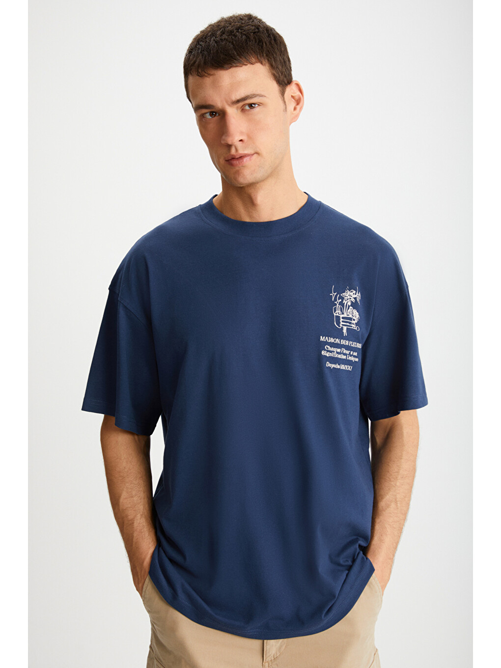 Erkek Oversize Fit %100 Pamuk Nakışlı Ve Baskılı Lacivert Tişört-2