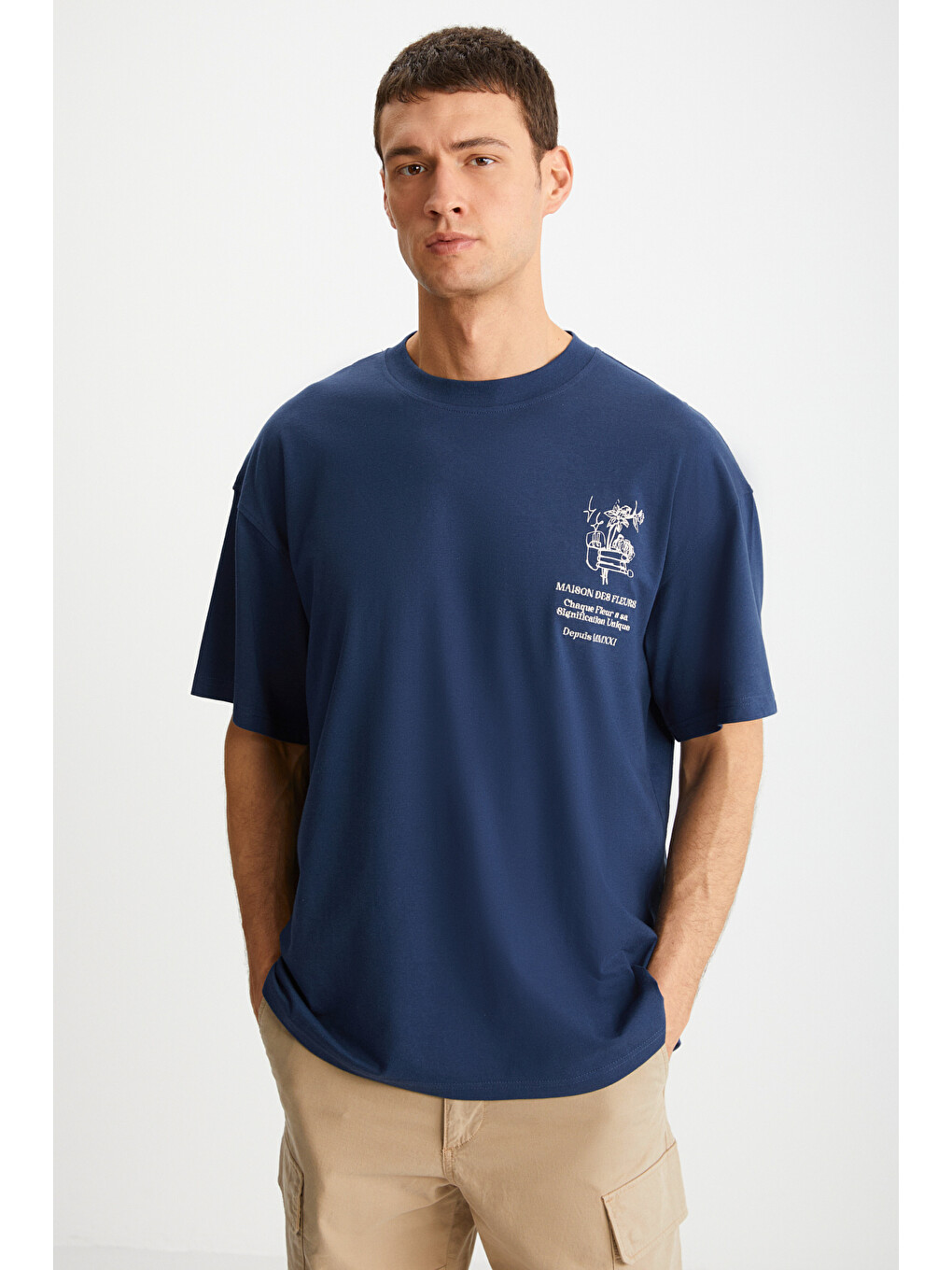 Erkek Oversize Fit %100 Pamuk Nakışlı Ve Baskılı Lacivert Tişört-4