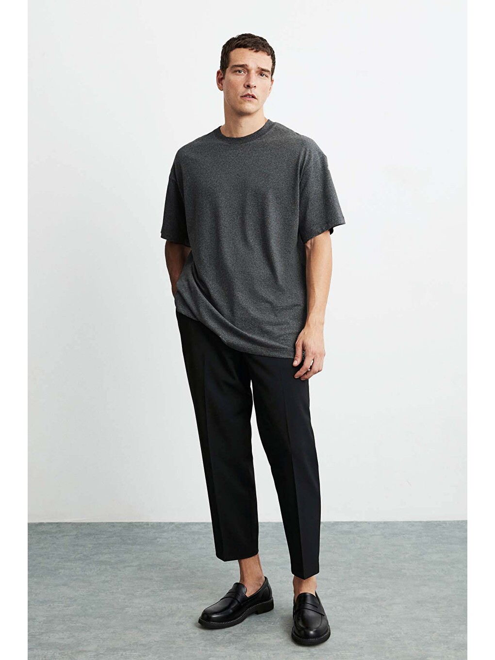 Erkek Oversize Fit %100 Organik Pamuk Kalın Dokulu Bisiklet Yakalı Koyu Gri Tişört-1