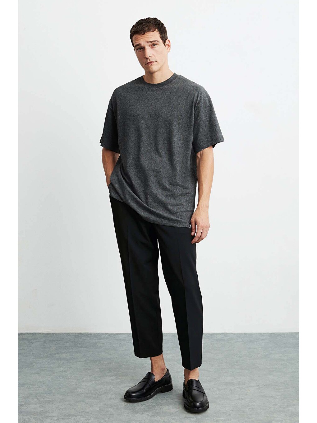 Erkek Oversize Fit %100 Organik Pamuk Kalın Dokulu Bisiklet Yakalı Koyu Gri Tişört-2