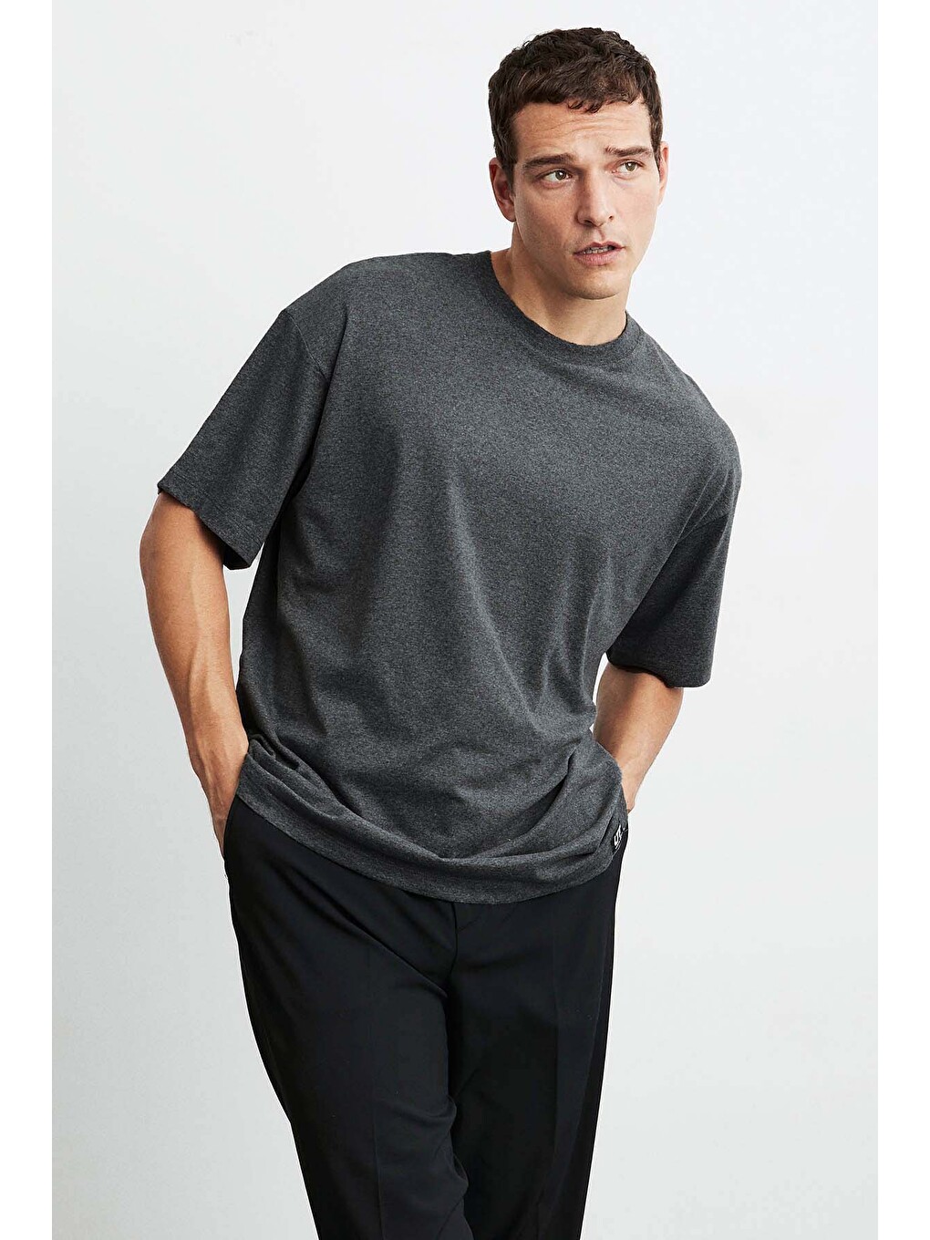 Erkek Oversize Fit %100 Organik Pamuk Kalın Dokulu Bisiklet Yakalı Koyu Gri Tişört-4