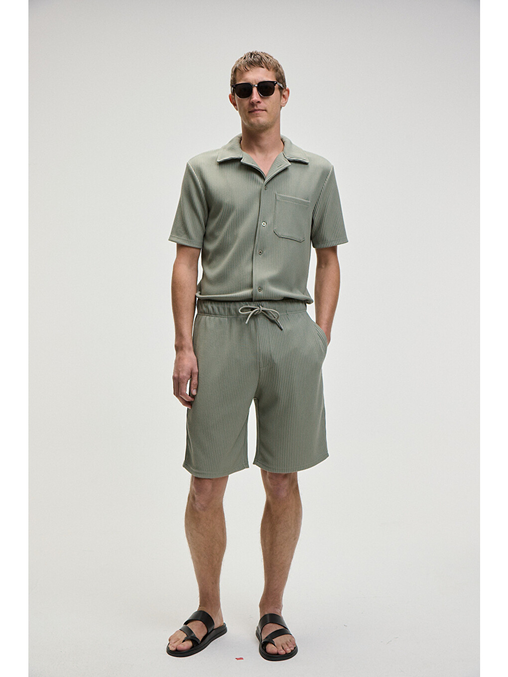 Haki MALYES Erkek Beli Lastikli Kordonlu Yanda Çift Arkada Tek Cepli Relaxed Fit HAKİ Şort & Bermuda