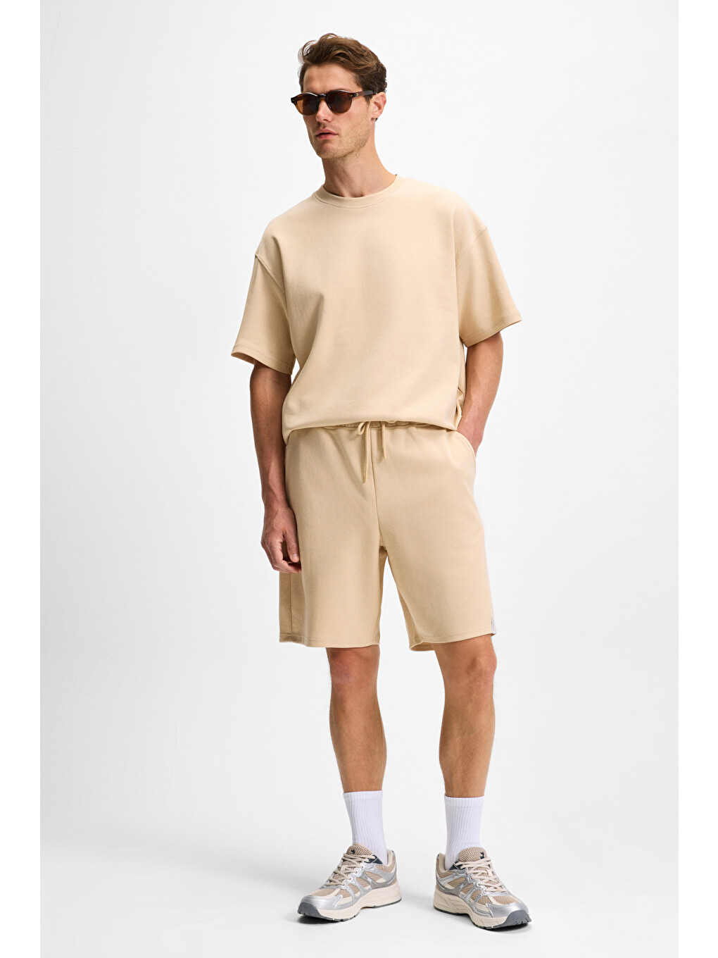 Erkek Beli Lastikli Arka Tek Cepli Kordonlu Relaxed Fit Bej Şort-1