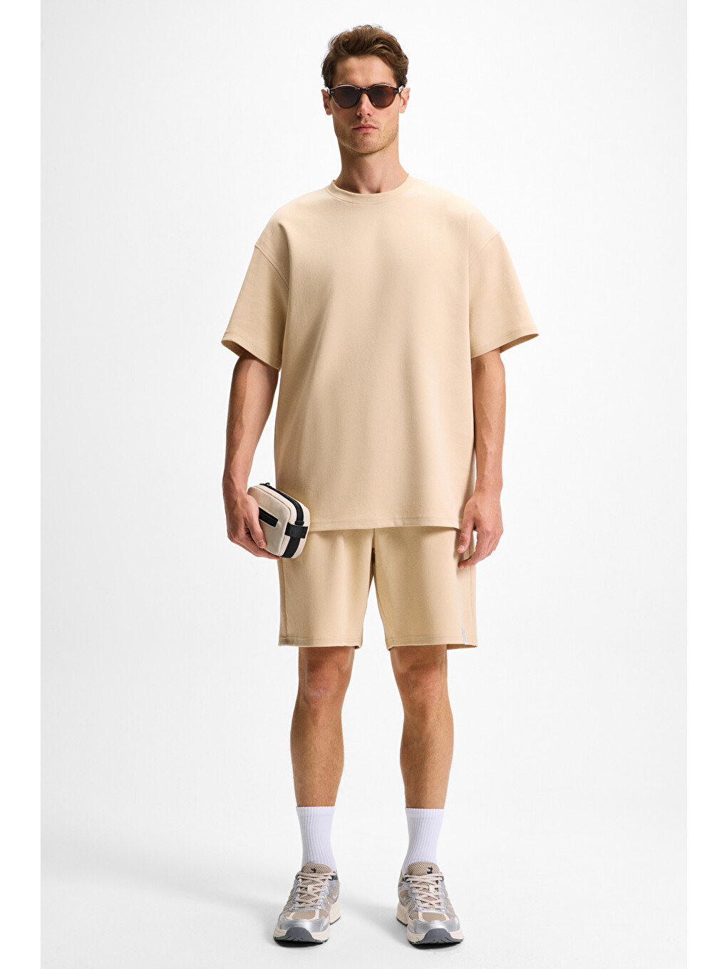 Erkek Beli Lastikli Arka Tek Cepli Kordonlu Relaxed Fit Bej Şort-2