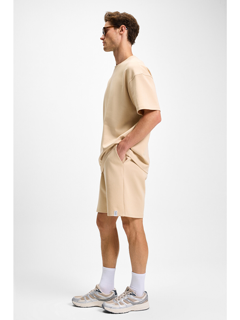 Erkek Beli Lastikli Arka Tek Cepli Kordonlu Relaxed Fit Bej Şort-3
