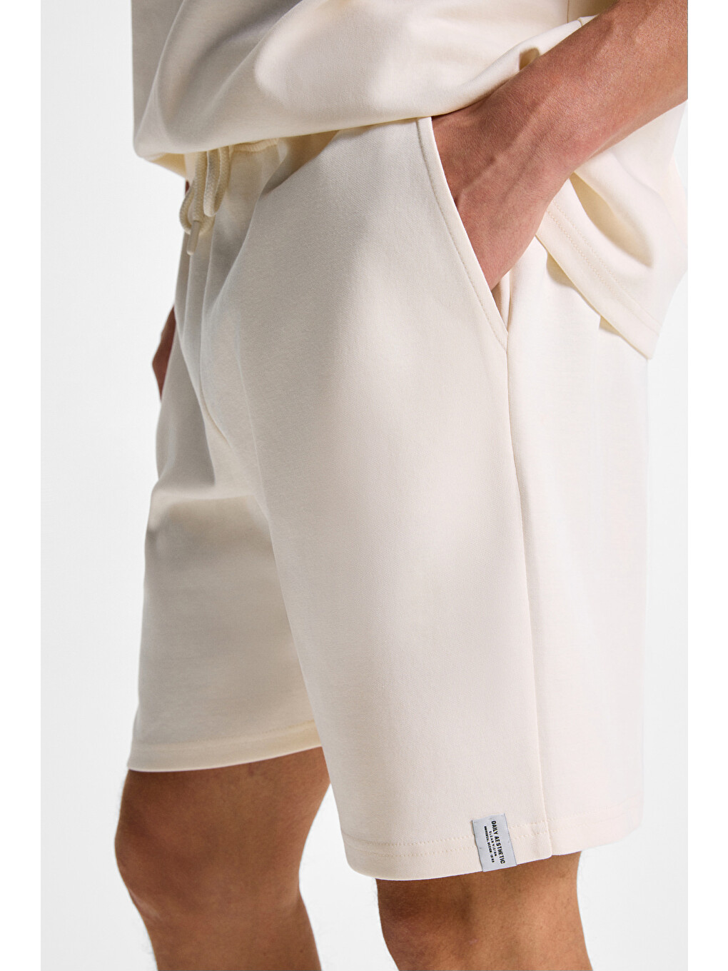 Erkek Beli Lastikli Arka Tek Cepli Kordonlu Relaxed Fit Ekru Şort-2
